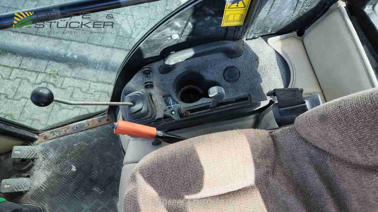 John Deere 1026R mit Anbaugeräten gebraucht – Traktor – Baujahr 2012 – Produktbild 5