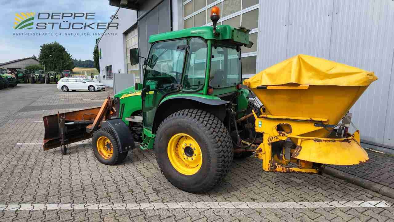 John Deere 4520 mit Anbaugeräten gebraucht – Kommunaltraktor – Baujahr 2005 – Produktbild 4