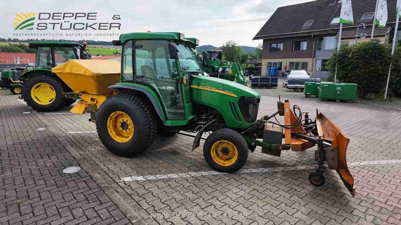 John Deere 4520 mit Anbaugeräten gebraucht – Kommunaltraktor – Baujahr 2005 – Produktbild 6
