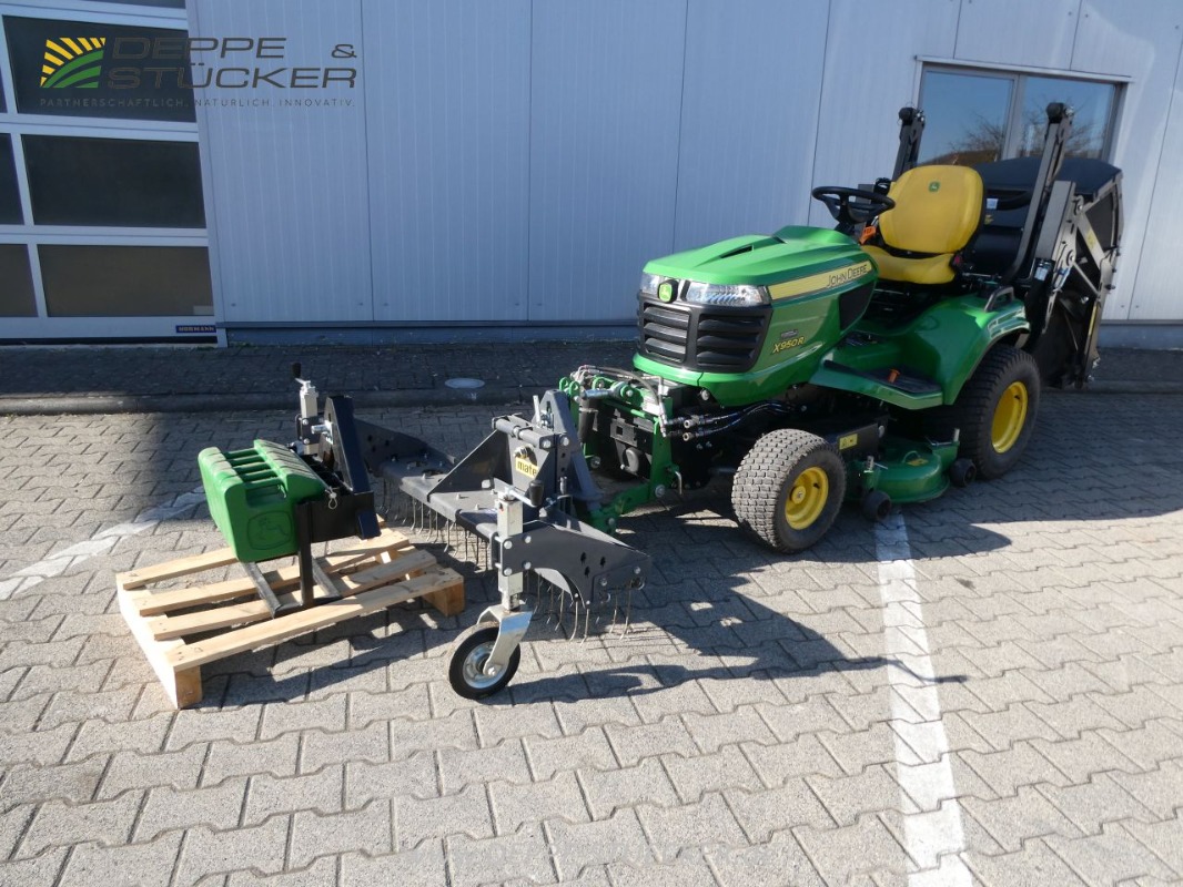 John Deere X950R mit Anbaugeräten gebraucht – Rasen und Grundstückspflege – Baujahr 2020 – Produktbild 3